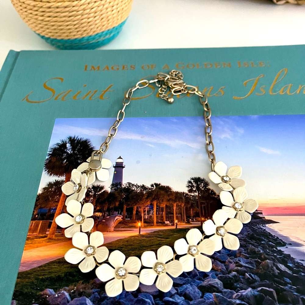 White Flower Costume Jewelry Necklace! #7